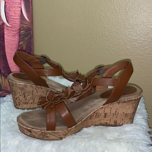 Yuu Shoes - Brown wedges 